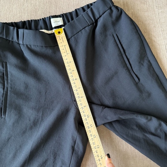 Aritzia Wilfred Crepe Darontal Pull On Pant Trousers in Black - Picture 3 of 11